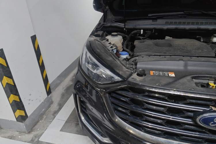 Used Ford Edge 2021 PLUS EcoBoost 245 Two-Wheel-Drive Titanium 7-Seater Right Front Headlight
