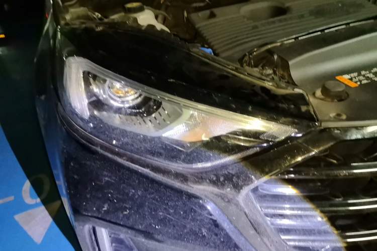 Used Ford Edge 2021 PLUS EcoBoost 245 Two-Wheel-Drive Titanium 7-Seater Right Front Headlight