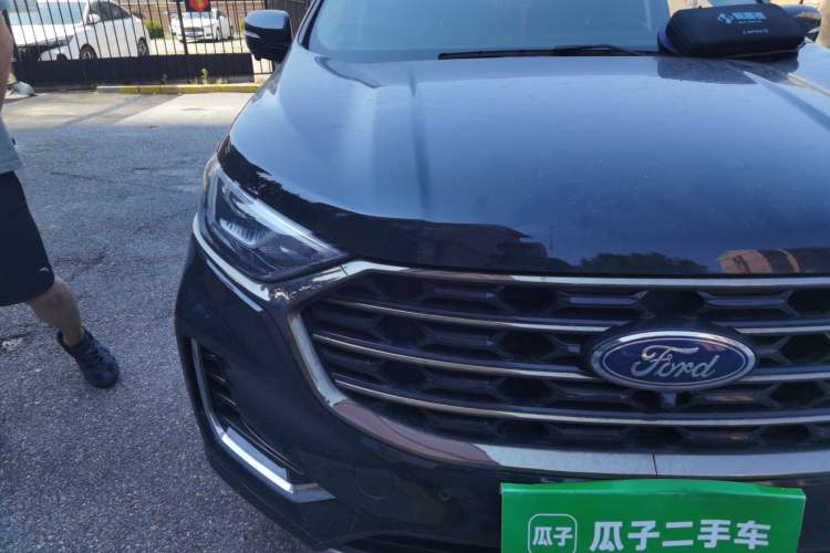 Used Ford Edge 2021 PLUS EcoBoost 245 Two-Wheel-Drive Titanium 7-Seater Right Front Headlight