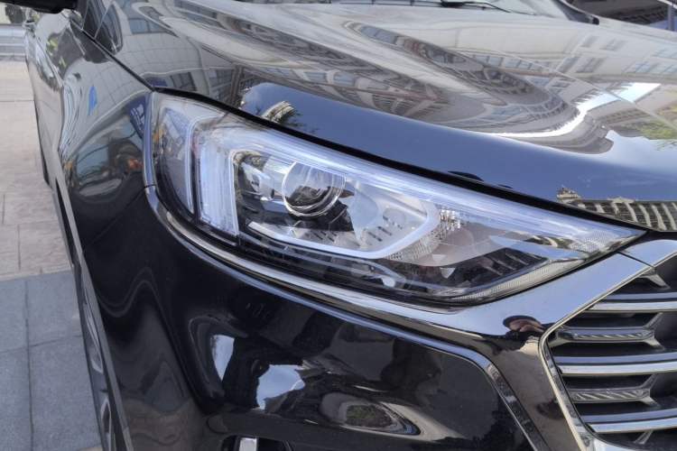 Used Ford Edge 2021 PLUS EcoBoost 245 Two-Wheel-Drive Titanium 7-Seater Right Front Headlight