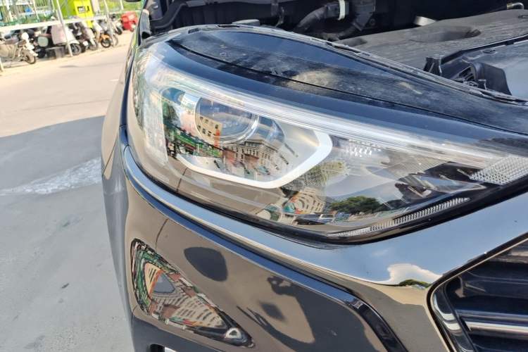 Used Ford Edge 2021 Facelifted PLUS EcoBoost 245 Two-Wheel Drive XLT 7-Seater Right Front Headlight