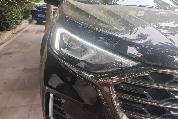 Used Ford Edge 2021 PLUS EcoBoost 245 Two-Wheel-Drive Titanium 7-Seater Right Front Headlight