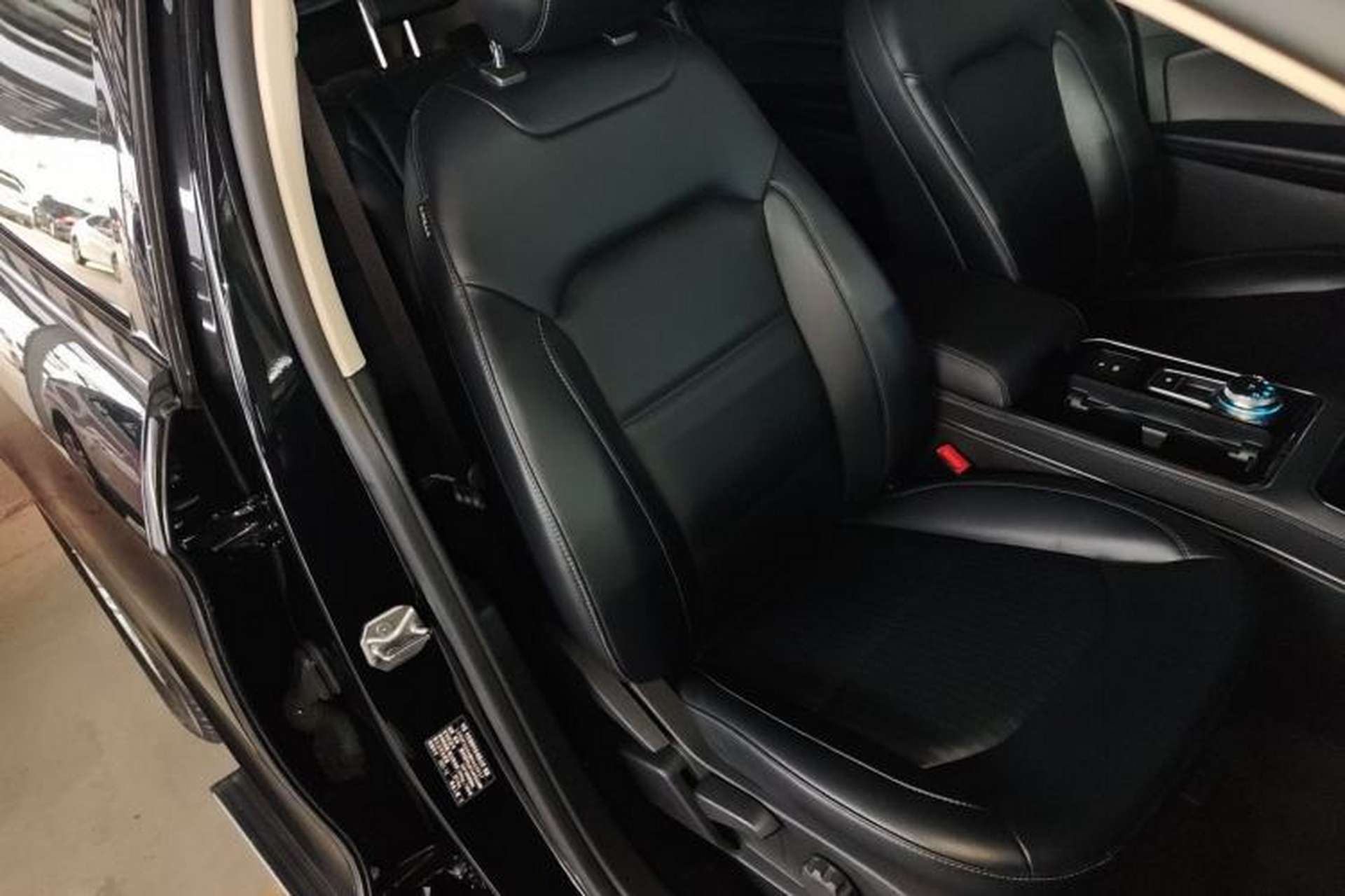 Used Ford Edge 2021 PLUS EcoBoost 245 Two-Wheel-Drive Elite 5-Seater Right Front Seat