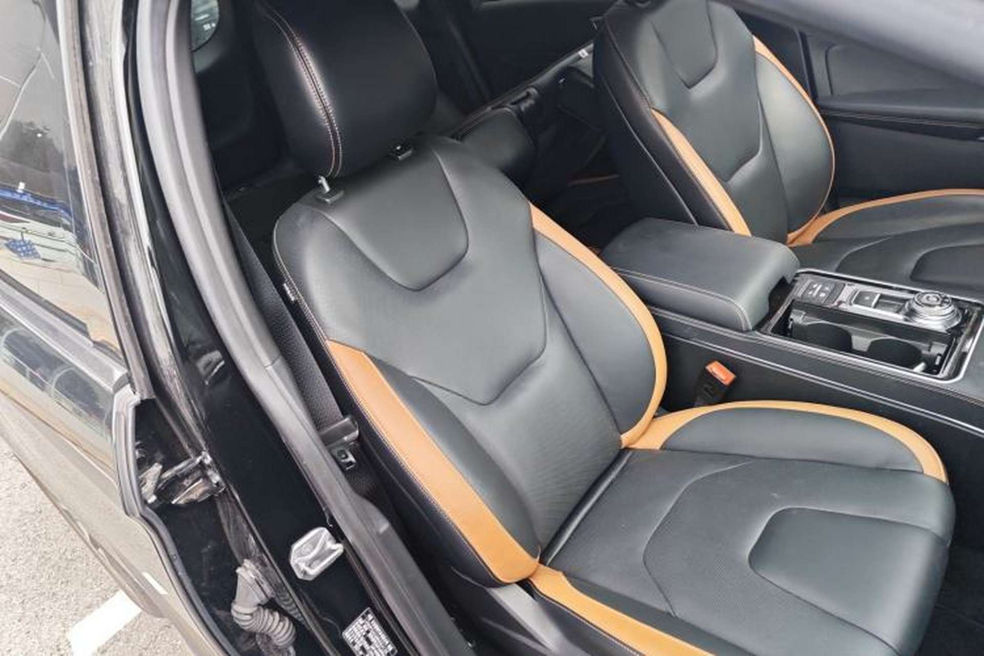 Used Ford Edge 2021 PLUS EcoBoost 245 Four-Wheel Drive Titanium Edition 7-Seater Right Front Seat