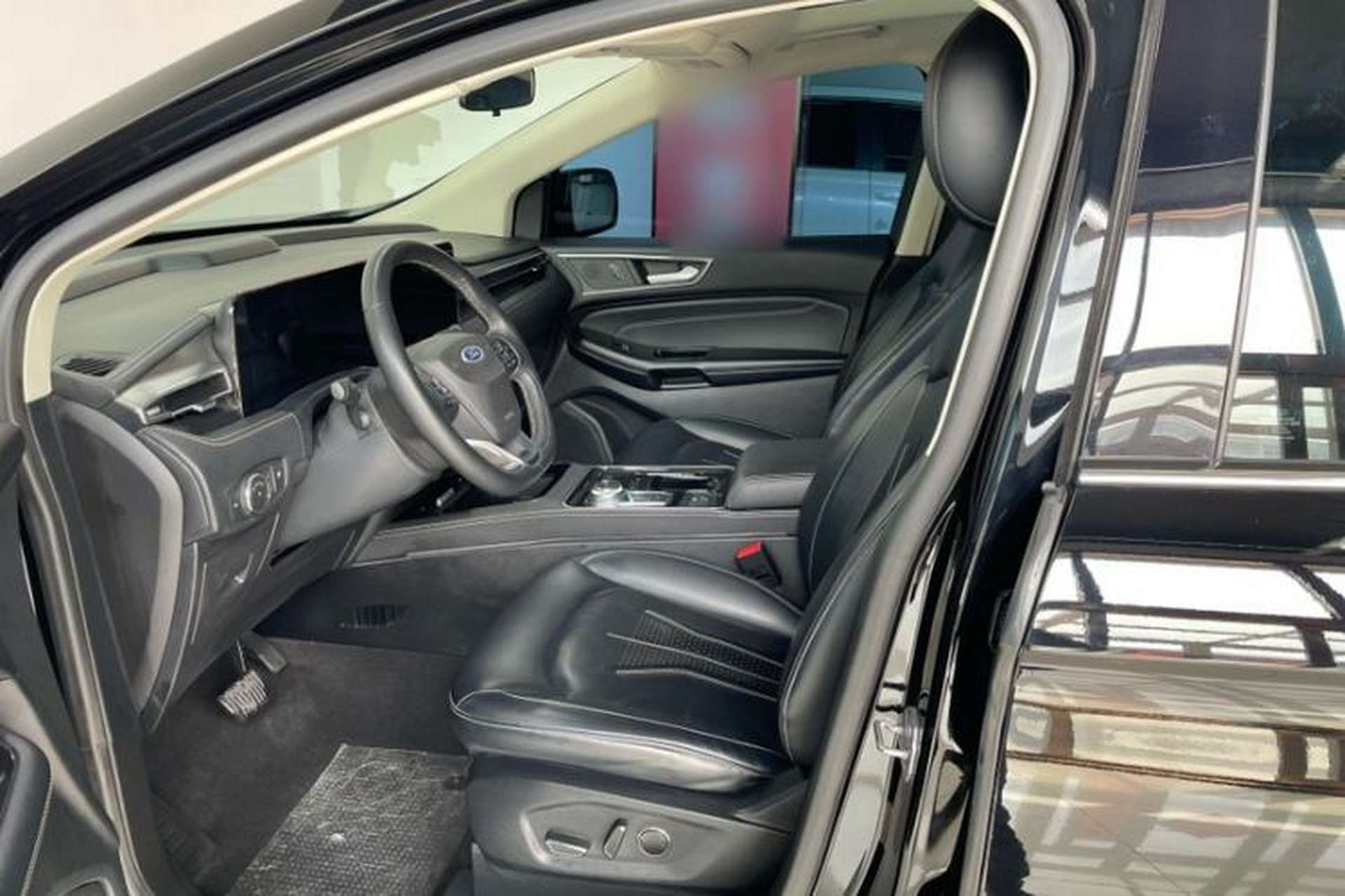 Used Ford Edge 2021 PLUS EcoBoost 245 Two-Wheel-Drive Platinum Edition 5 Seats Right Front Seat