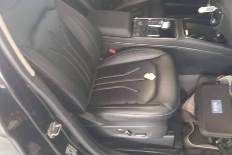 Used Ford Edge 2021 PLUS EcoBoost 245 Two-Wheel-Drive Titanium 7-Seater Right Front Seat
