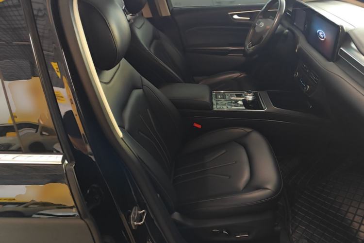 Used Ford Edge 2021 PLUS EcoBoost 245 Two-Wheel-Drive Platinum Edition 5 Seats Right Front Seat