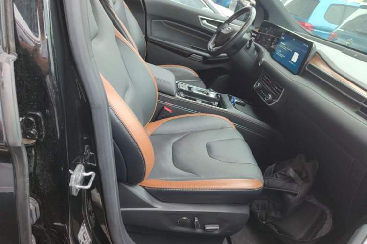 Used Ford Edge 2021 PLUS EcoBoost 245 Four-Wheel Drive Titanium Edition 7-Seater Right Front Seat