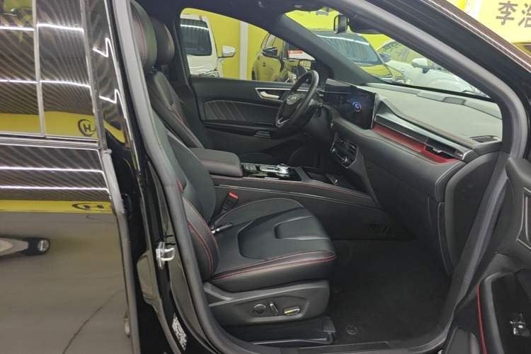 Used Ford Edge 2021 Facelifted PLUS EcoBoost 245 Two-Wheel Drive ST-Line 5-Seater Right Front Seat