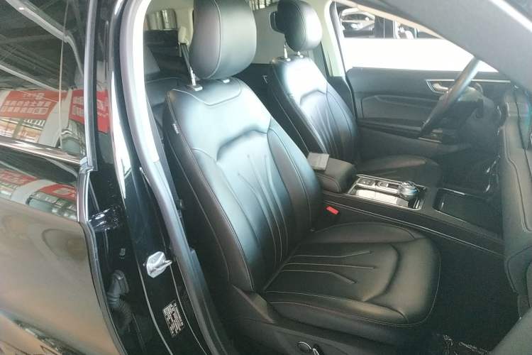 Used Ford Edge 2021 PLUS EcoBoost 245 Two-Wheel-Drive Titanium 7-Seater Right Front Seat