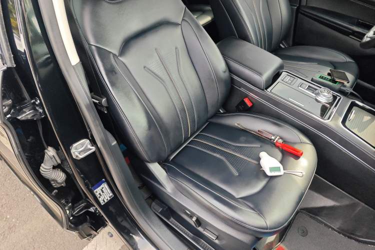 Used Ford Edge 2021 PLUS EcoBoost 245 Two-Wheel-Drive Titanium 7-Seater Right Front Seat