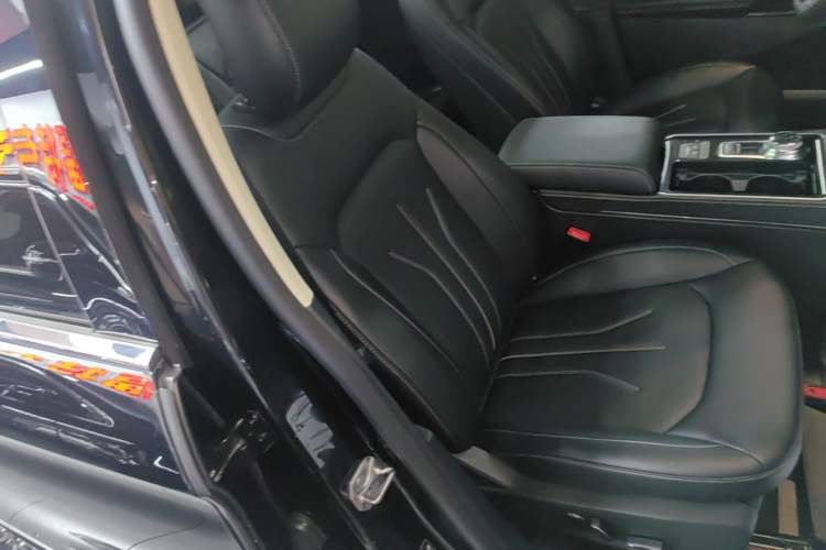 Used Ford Edge 2021 Facelifted PLUS EcoBoost 245 Two-Wheel Drive XLT 7-Seater Right Front Seat