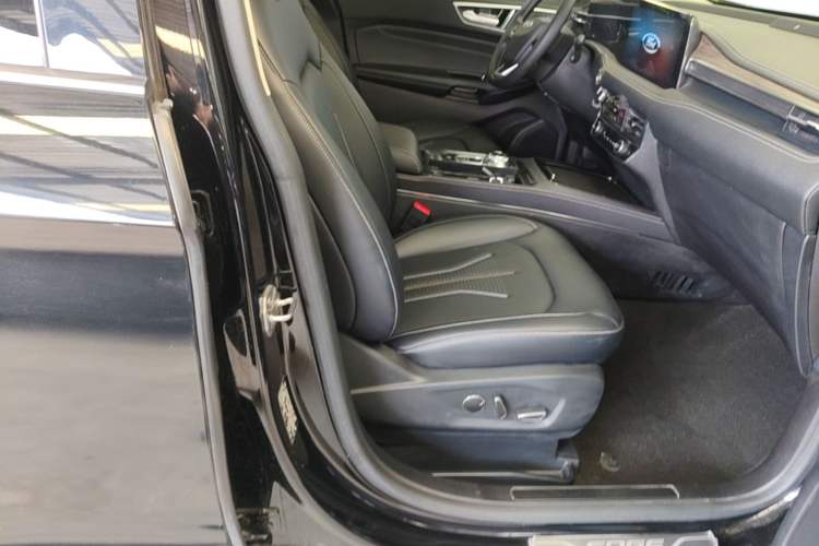 Used Ford Edge 2021 PLUS EcoBoost 245 Two-Wheel-Drive Titanium 7-Seater Right Front Seat