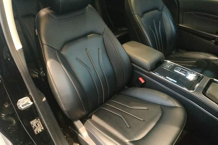 Used Ford Edge 2021 PLUS EcoBoost 245 Two-Wheel-Drive Titanium 7-Seater Right Front Seat