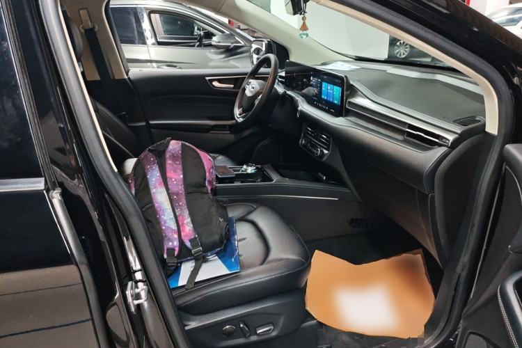 Used Ford Edge 2021 PLUS EcoBoost 245 Two-Wheel-Drive Platinum Edition 5 Seats Right Front Seat