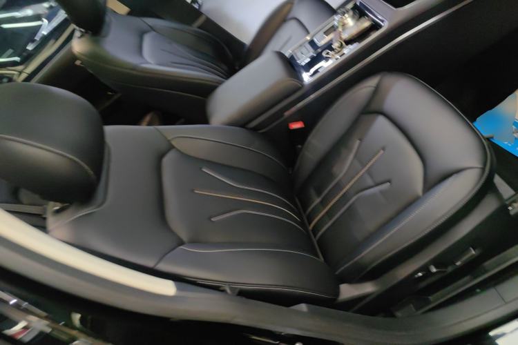 Used Ford Edge 2021 PLUS EcoBoost 245 Two-Wheel-Drive Platinum Edition 5 Seats Right Front Seat