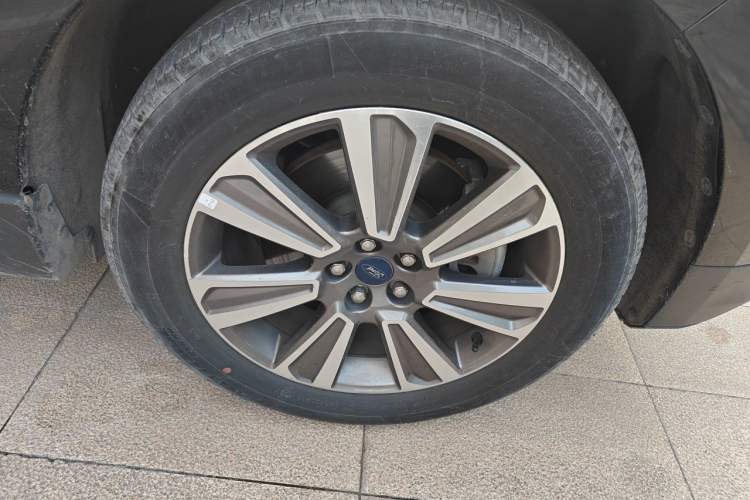 Used Ford Edge 2021 PLUS EcoBoost 245 Two-Wheel-Drive Platinum Edition 5 Seats Right Front Wheel Hub