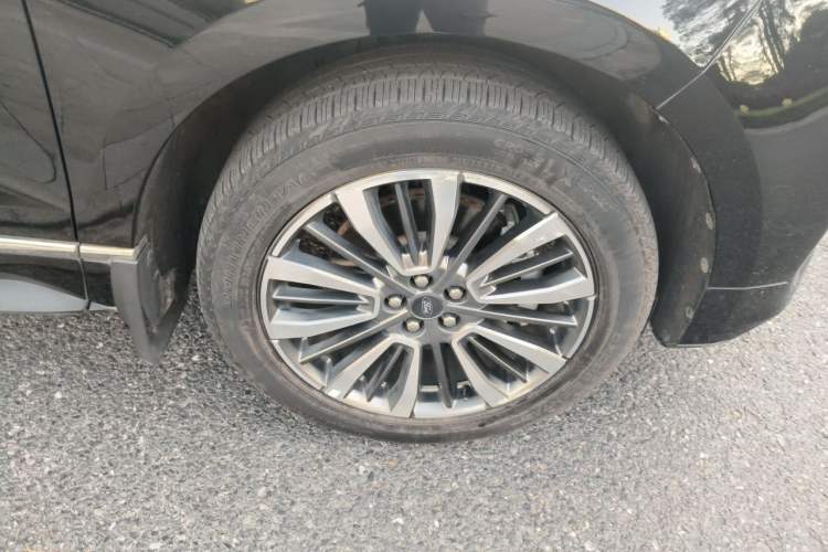 Used Ford Edge 2021 PLUS EcoBoost 245 Two-Wheel-Drive Titanium 7-Seater Right Front Wheel Hub