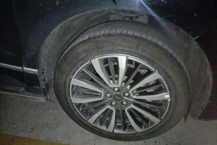 Used Ford Edge 2021 Facelifted PLUS EcoBoost 245 Two-Wheel Drive XLT 7-Seater Right Front Wheel Hub