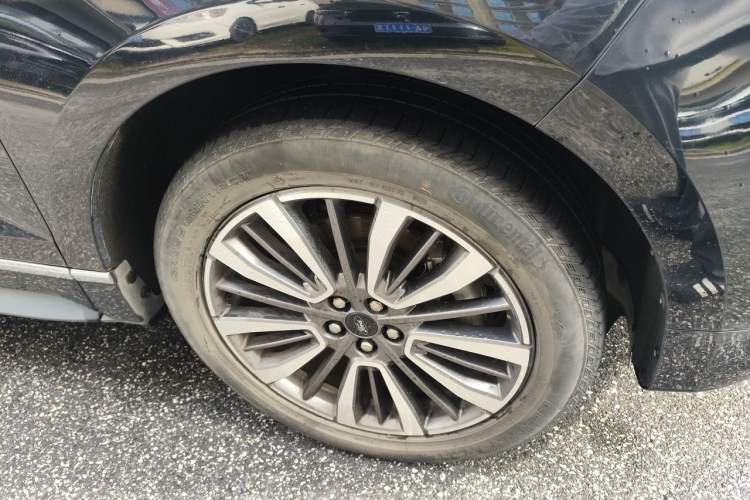 Used Ford Edge 2021 PLUS EcoBoost 245 Two-Wheel-Drive Titanium 7-Seater Right Front Wheel Hub