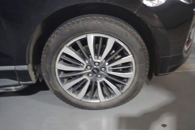 Used Ford Edge 2021 PLUS EcoBoost 245 Two-Wheel-Drive Titanium 7-Seater Right Front Wheel Hub