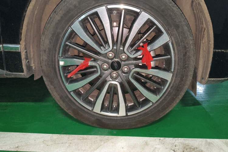 Used Ford Edge 2021 PLUS EcoBoost 245 Two-Wheel-Drive Titanium 7-Seater Right Front Wheel Hub