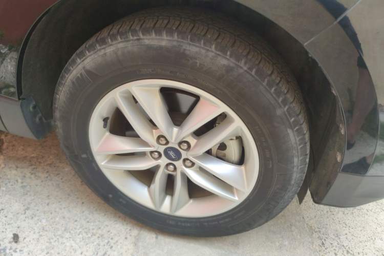 Used Ford Edge 2021 PLUS EcoBoost 245 Two-Wheel-Drive Elite 5-Seater Right Front Wheel Hub