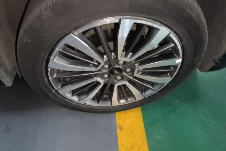 Used Ford Edge 2021 Facelifted PLUS EcoBoost 245 Two-Wheel Drive XLT 7-Seater Right Front Wheel Hub