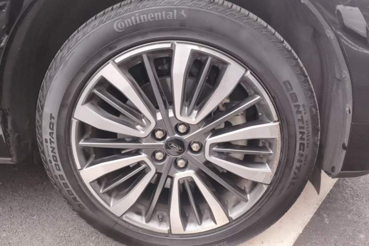 Used Ford Edge 2021 PLUS EcoBoost 245 Two-Wheel-Drive Titanium 7-Seater Right Front Wheel Hub