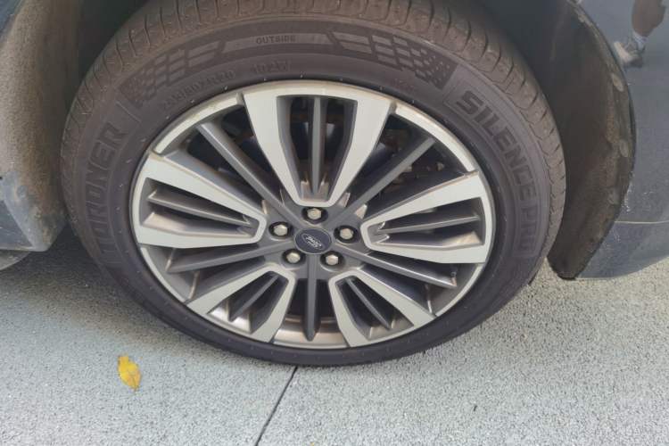 Used Ford Edge 2021 PLUS EcoBoost 245 Two-Wheel-Drive Titanium 7-Seater Right Front Wheel Hub