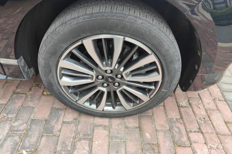 Used Ford Edge 2021 PLUS EcoBoost 245 Two-Wheel-Drive Titanium 7-Seater Right Front Wheel Hub