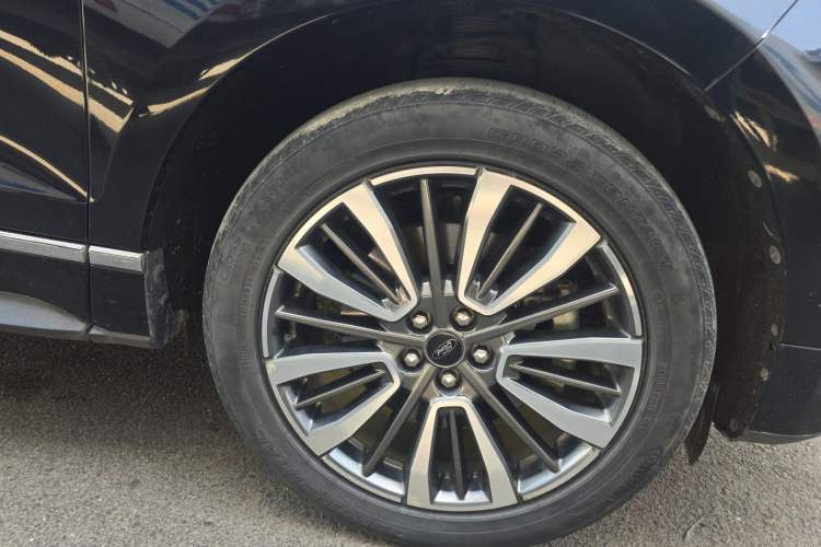 Used Ford Edge 2021 PLUS EcoBoost 245 Two-Wheel-Drive Titanium 7-Seater Right Front Wheel Hub