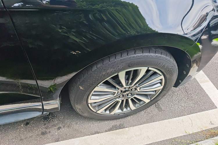 Used Ford Edge 2021 PLUS EcoBoost 245 Two-Wheel-Drive Titanium 7-Seater Right Front Wheel Hub