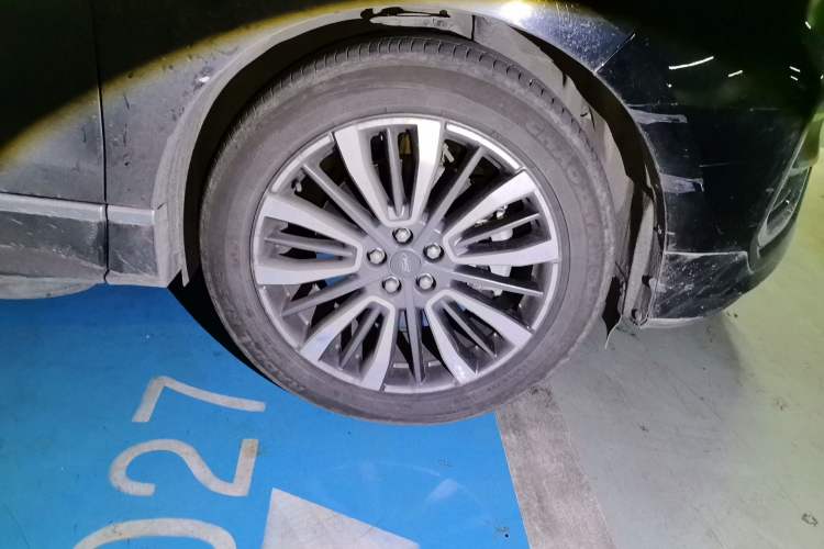 Used Ford Edge 2021 PLUS EcoBoost 245 Two-Wheel-Drive Titanium 7-Seater Right Front Wheel Hub