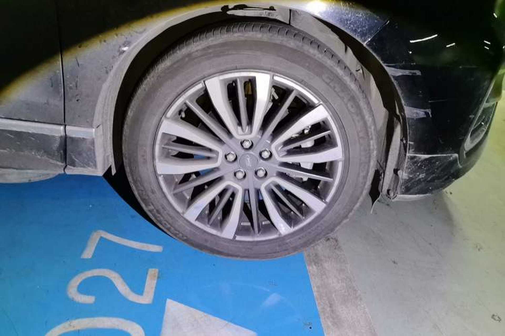Used Ford Edge 2021 PLUS EcoBoost 245 Two-Wheel-Drive Titanium 7-Seater Right Front Wheel Hub