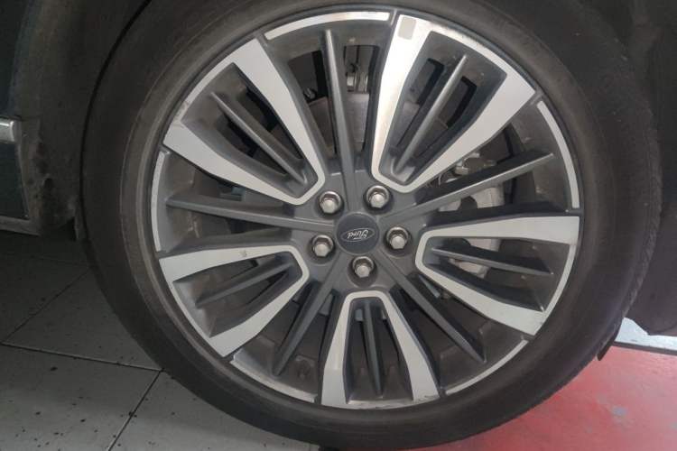 Used Ford Edge 2021 Facelifted PLUS EcoBoost 245 Two-Wheel Drive XLT 7-Seater Right Front Wheel Hub