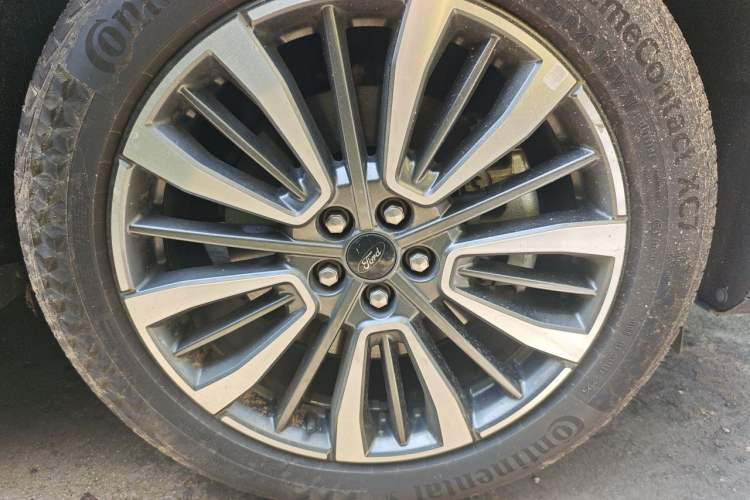 Used Ford Edge 2021 Facelifted PLUS EcoBoost 245 Two-Wheel Drive XLT 7-Seater Right Front Wheel Hub