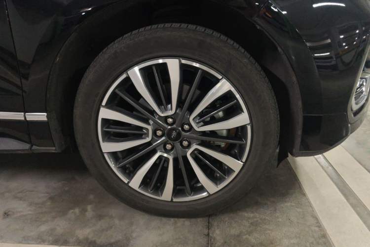 Used Ford Edge 2021 PLUS EcoBoost 245 Two-Wheel-Drive Titanium 7-Seater Right Front Wheel Hub