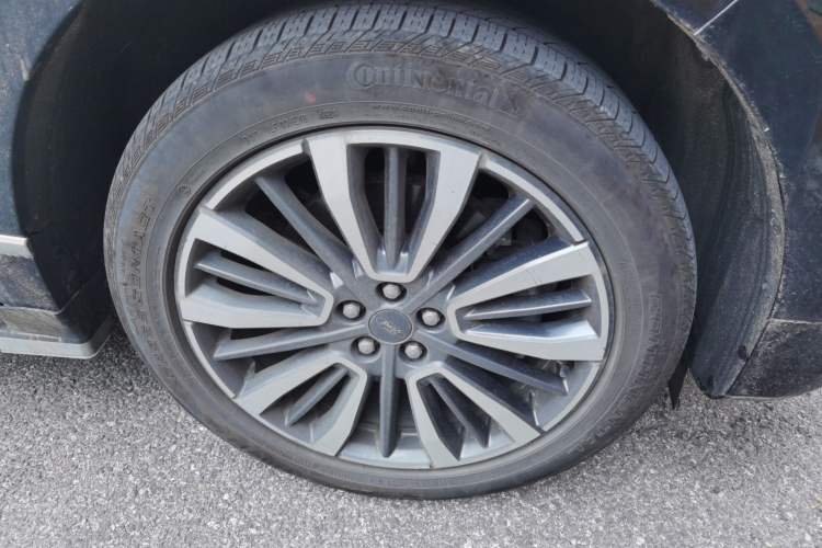 Used Ford Edge 2021 PLUS EcoBoost 245 Two-Wheel-Drive Titanium 7-Seater Right Front Wheel Hub