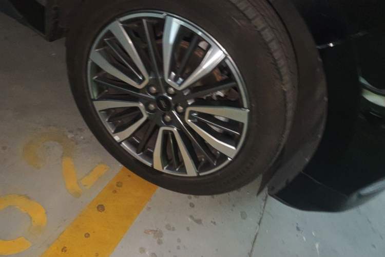 Used Ford Edge 2021 PLUS EcoBoost 245 Two-Wheel-Drive Titanium 7-Seater Right Front Wheel Hub