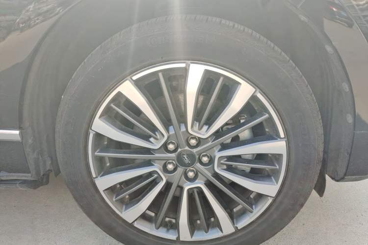 Used Ford Edge 2021 Facelifted PLUS EcoBoost 245 Two-Wheel Drive XLT 7-Seater Right Front Wheel Hub