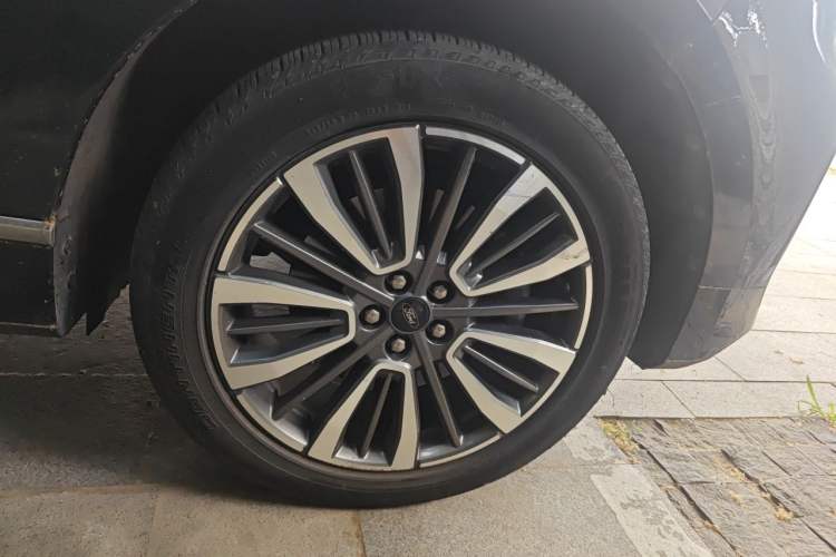 Used Ford Edge 2021 PLUS EcoBoost 245 Two-Wheel-Drive Titanium 7-Seater Right Front Wheel Hub
