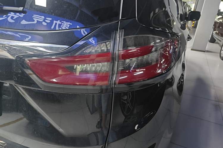 Used Ford Edge 2021 PLUS EcoBoost 245 Two-Wheel-Drive Titanium 7-Seater Right Rear Taillight