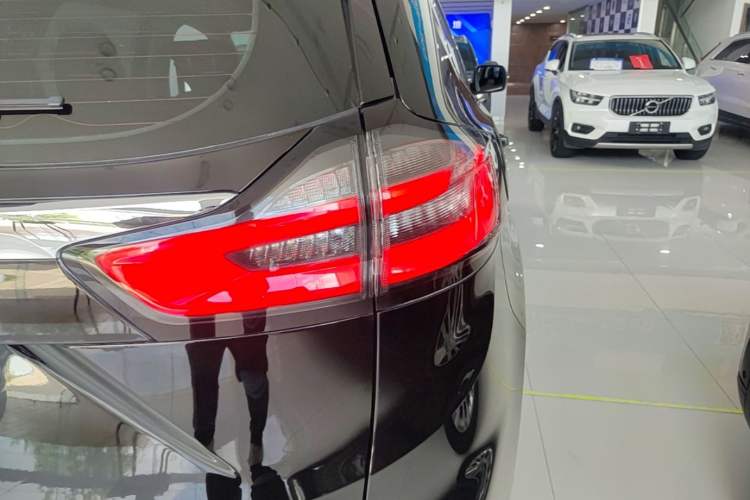 Used Ford Edge 2021 PLUS EcoBoost 245 Two-Wheel-Drive Platinum Edition 5 Seats Right Rear Taillight