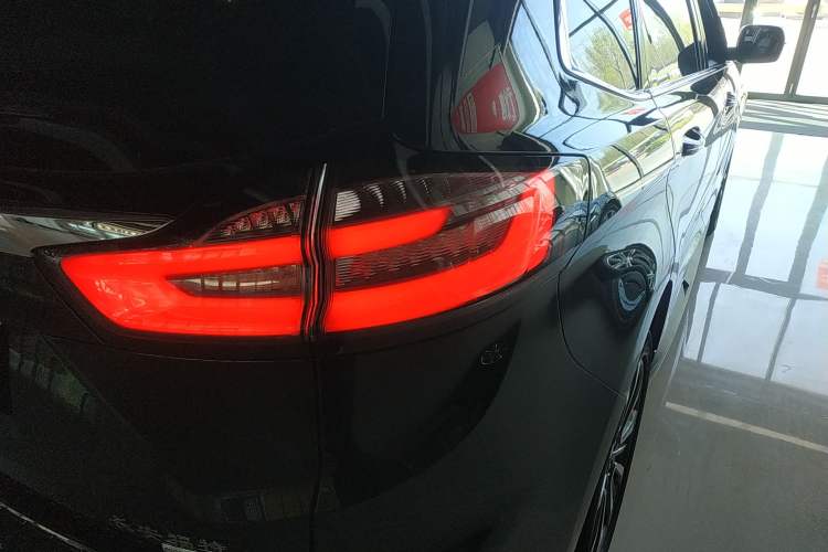 Used Ford Edge 2021 PLUS EcoBoost 245 Two-Wheel-Drive Titanium 7-Seater Right Rear Taillight