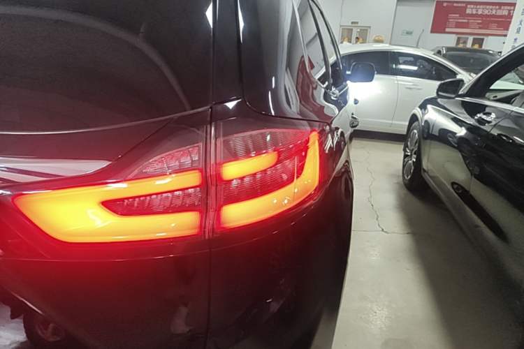 Used Ford Edge 2021 PLUS EcoBoost 245 Two-Wheel-Drive Titanium 7-Seater Right Rear Taillight