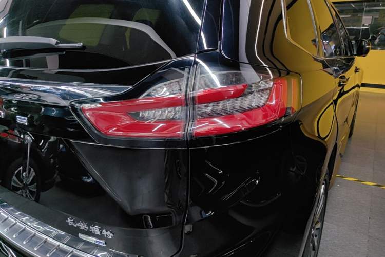 Used Ford Edge 2021 Facelifted PLUS EcoBoost 245 Two-Wheel Drive XLT 7-Seater Right Rear Taillight