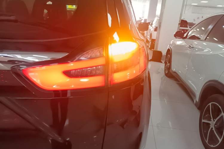 Used Ford Edge 2021 PLUS EcoBoost 245 Two-Wheel-Drive Platinum Edition 5 Seats Right Rear Taillight