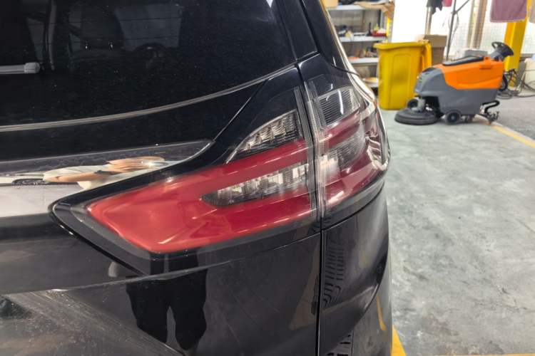 Used Ford Edge 2021 PLUS EcoBoost 245 Two-Wheel-Drive Titanium 7-Seater Right Rear Taillight