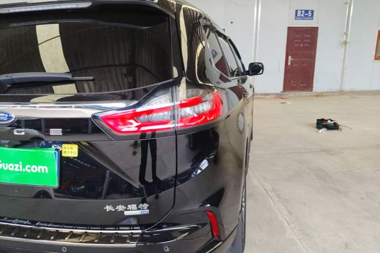 Used Ford Edge 2021 PLUS EcoBoost 245 Two-Wheel-Drive Titanium 7-Seater Right Rear Taillight